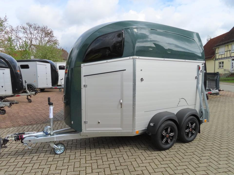 Böckmann Pferdeanhänger Champion R Flügeltür Saka. 100km/h - Reboque para cavalos: foto 2 Böckmann Pferdeanhänger Champion R Flügeltür Saka. 100km/h - Reboque para cavalos: foto 2