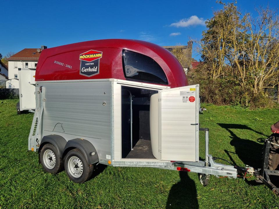 Böckmann Pferdeanhänger Champion R, SaKa., 100 km/h - Reboque para cavalos: foto 2 Böckmann Pferdeanhänger Champion R, SaKa., 100 km/h - Reboque para cavalos: foto 2