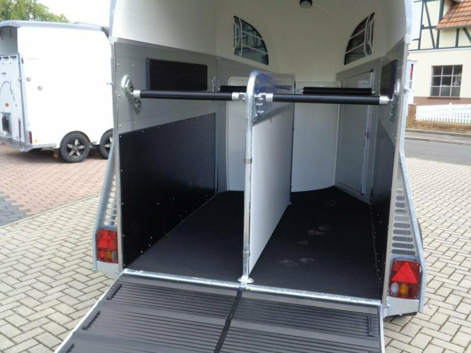 Böckmann Pferdeanhänger Champion R Sattelkammer Aluboden - Reboque para cavalos: foto 4 Böckmann Pferdeanhänger Champion R Sattelkammer Aluboden - Reboque para cavalos: foto 4