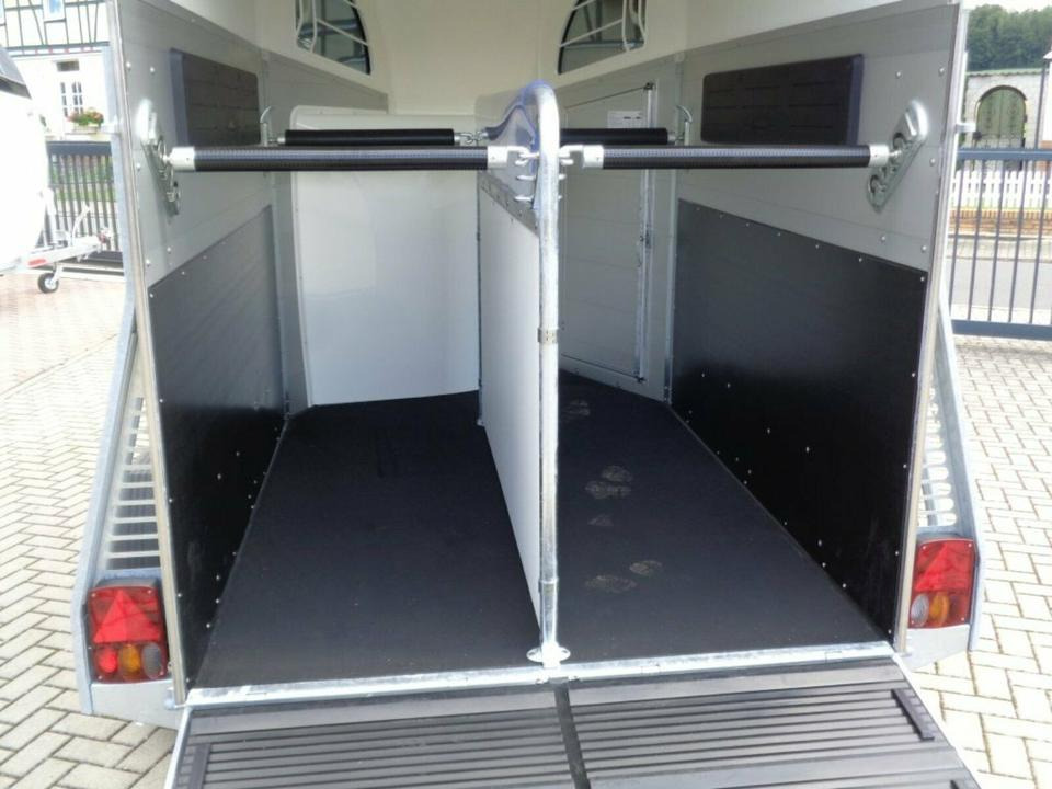 Böckmann Pferdeanhänger Champion R Sattelkammer Aluboden - Reboque para cavalos: foto 5 Böckmann Pferdeanhänger Champion R Sattelkammer Aluboden - Reboque para cavalos: foto 5