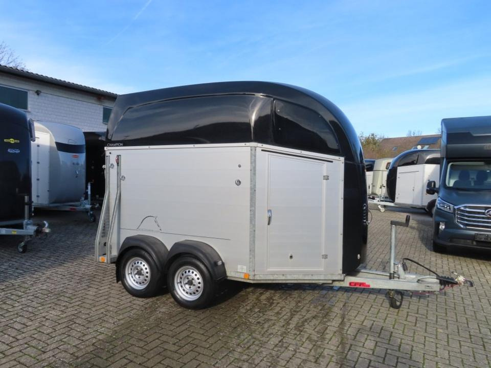 Böckmann, Pferdeanhänger, Champion R, top, SaKa. 100 km/h - Reboque para cavalos: foto 2 Böckmann, Pferdeanhänger, Champion R, top, SaKa. 100 km/h - Reboque para cavalos: foto 2