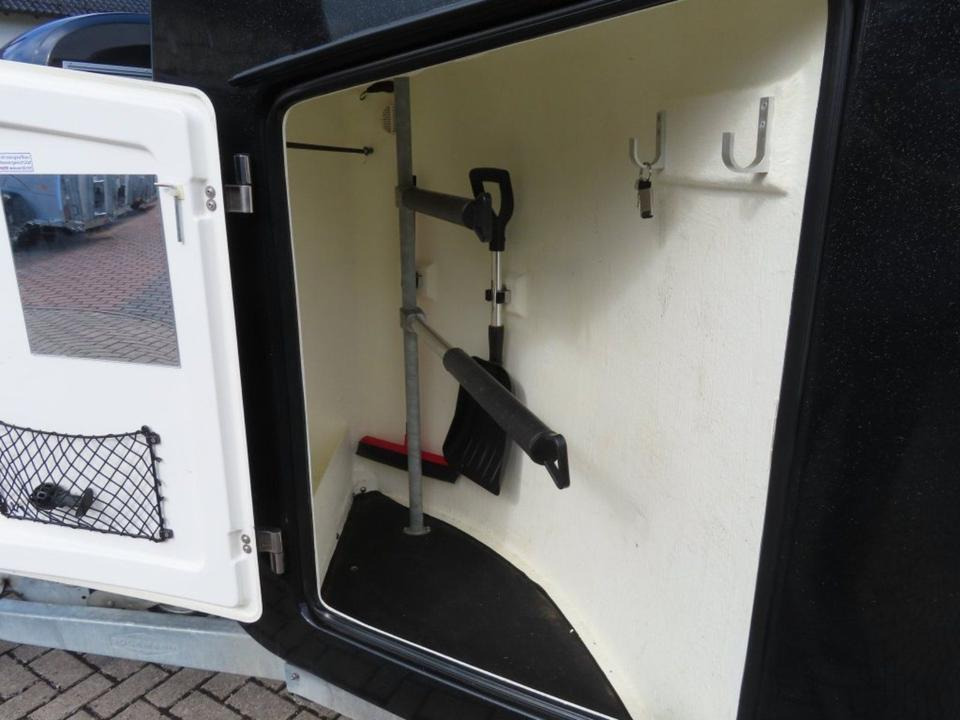 Böckmann Pferdeanhänger, Comfort, Alub. Sattelk. 100 km/h, top - Reboque para cavalos: foto 3 Böckmann Pferdeanhänger, Comfort, Alub. Sattelk. 100 km/h, top - Reboque para cavalos: foto 3