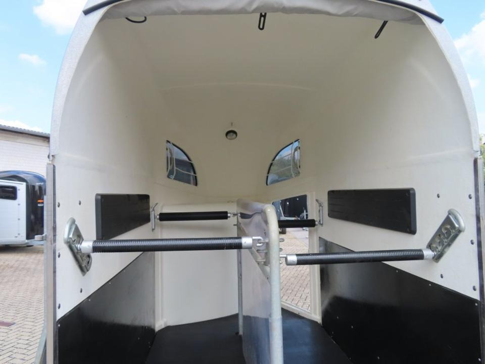 Böckmann Pferdeanhänger, Comfort, Alub. Sattelk. 100 km/h, top - Reboque para cavalos: foto 5 Böckmann Pferdeanhänger, Comfort, Alub. Sattelk. 100 km/h, top - Reboque para cavalos: foto 5