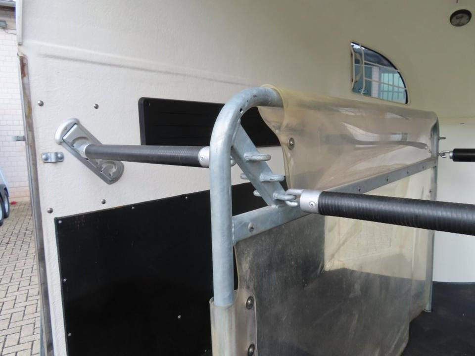 Böckmann Pferdeanhänger, Comfort, Alub. Sattelk. 100 km/h, top - Reboque para cavalos: foto 4 Böckmann Pferdeanhänger, Comfort, Alub. Sattelk. 100 km/h, top - Reboque para cavalos: foto 4