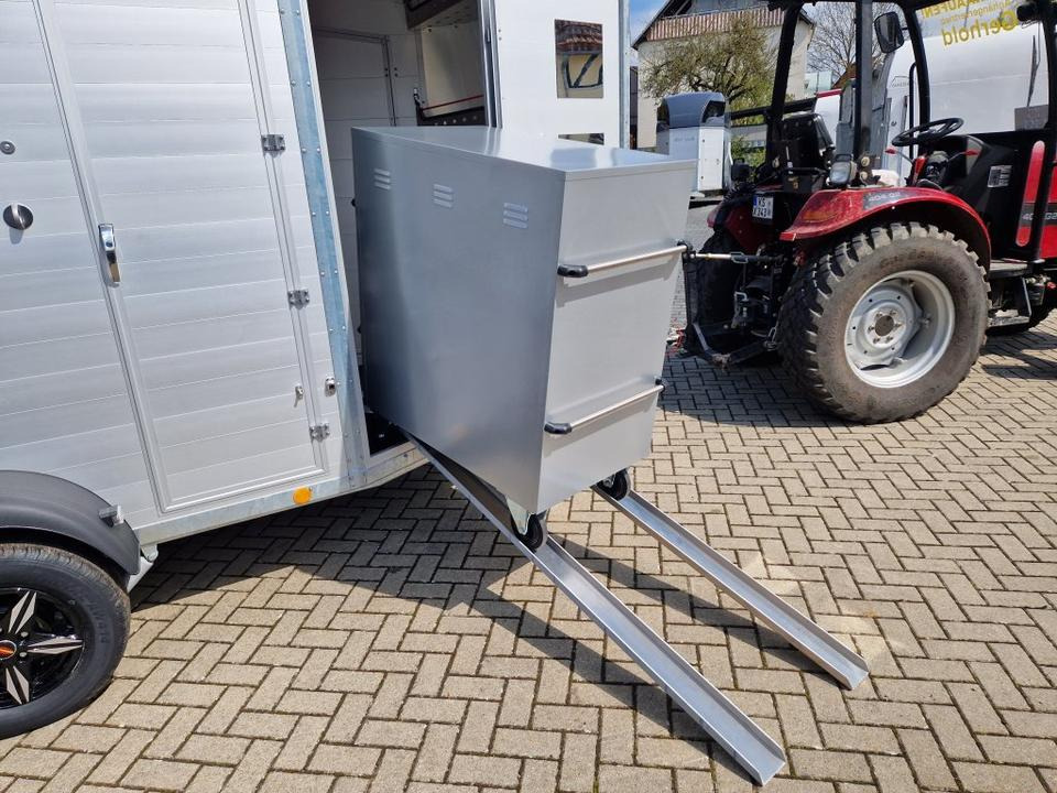 Böckmann Pferdeanhänger Portax L-SR inkl Sattelschrank - Reboque para cavalos: foto 4 Böckmann Pferdeanhänger Portax L-SR inkl Sattelschrank - Reboque para cavalos: foto 4