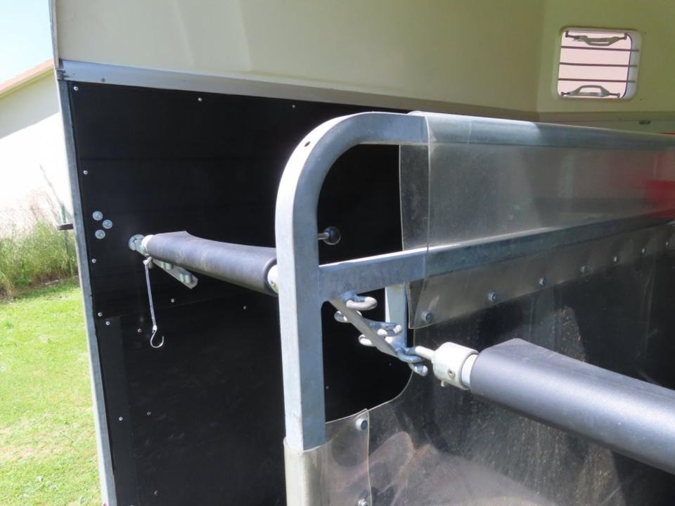 Pferdeanhänger Humbaur, Xanthos Aero, 100 km/h Sattelkammer - Reboque para cavalos: foto 4 Pferdeanhänger Humbaur, Xanthos Aero, 100 km/h Sattelkammer - Reboque para cavalos: foto 4