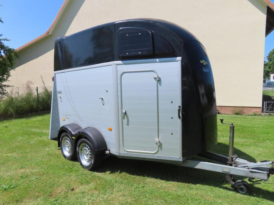 Pferdeanhänger Humbaur, Xanthos Aero, 100 km/h Sattelkammer - Reboque para cavalos: foto 2 Pferdeanhänger Humbaur, Xanthos Aero, 100 km/h Sattelkammer - Reboque para cavalos: foto 2