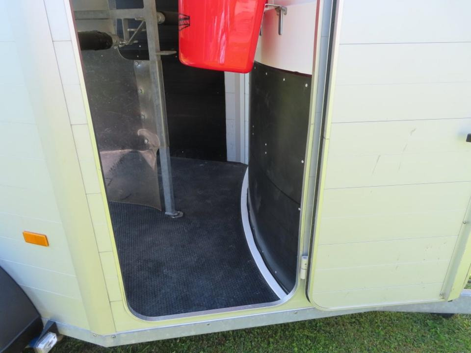 Pferdeanhänger Humbaur, Xanthos Aero, 100 km/h Sattelkammer - Reboque para cavalos: foto 5 Pferdeanhänger Humbaur, Xanthos Aero, 100 km/h Sattelkammer - Reboque para cavalos: foto 5