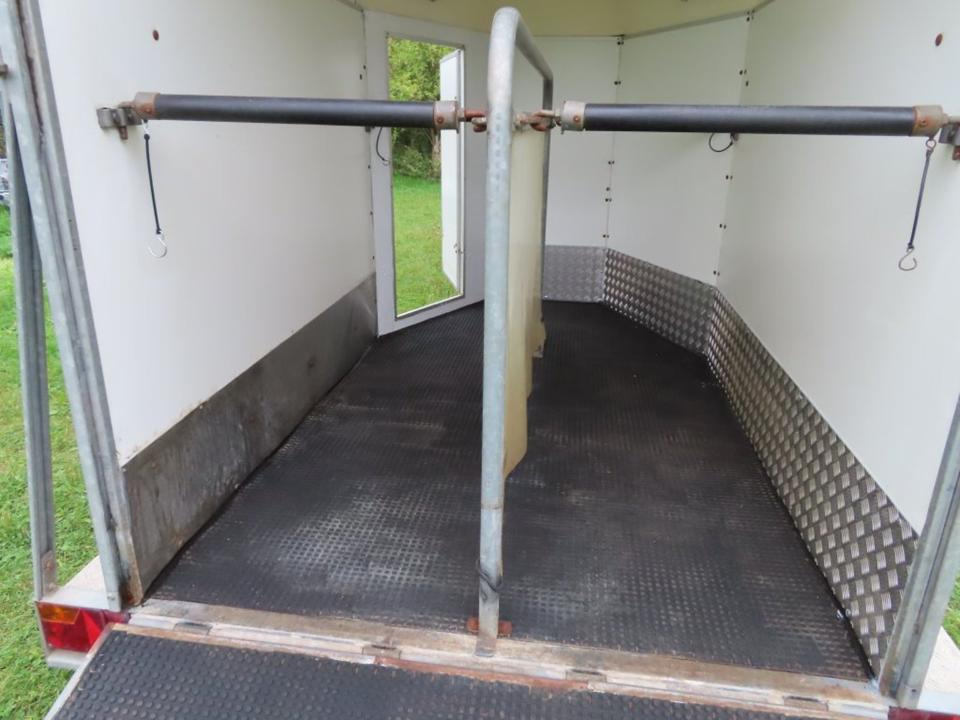 Vieh - Pferdeanhänger, PKW Anhänger, Henra, TÜV NEU - Reboque para cavalos: foto 5 Vieh - Pferdeanhänger, PKW Anhänger, Henra, TÜV NEU - Reboque para cavalos: foto 5