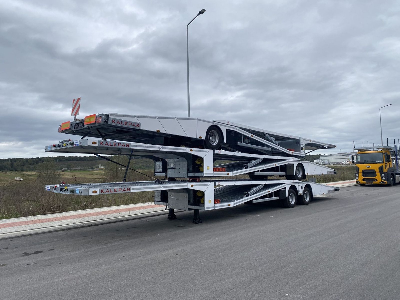 KALEPAR KLP119V4 4er-Autotransporter 1xAchse VDI - Semi-reboque transporte de veículos: foto 4 KALEPAR KLP119V4 4er-Autotransporter 1xAchse VDI - Semi-reboque transporte de veículos: foto 4