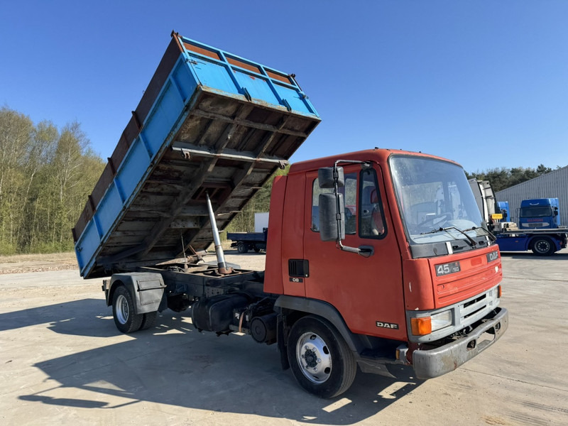 DAF 45 ATI 160 (FULL STEEL SUSPENSION / MANUAL PUMP / EURO 2) - Camião basculante: foto 3 DAF 45 ATI 160 (FULL STEEL SUSPENSION / MANUAL PUMP / EURO 2) - Camião basculante: foto 3