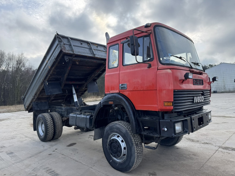 Iveco Magirus 180-23 (GRAND PONT / 4X4 / LAMES / POMPE MANUELLE) - Camião basculante: foto 3 Iveco Magirus 180-23 (GRAND PONT / 4X4 / LAMES / POMPE MANUELLE) - Camião basculante: foto 3