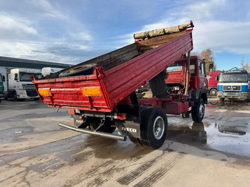 Iveco Magirus 180 - 25 (GRAND PONT / SUSPENSION LAMES / V8 MOTEUR AVEC POMPE MANUELLE / BOITE MANUELLE) - Camião basculante: foto 5 Iveco Magirus 180 - 25 (GRAND PONT / SUSPENSION LAMES / V8 MOTEUR AVEC POMPE MANUELLE / BOITE MANUELLE) - Camião basculante: foto 5