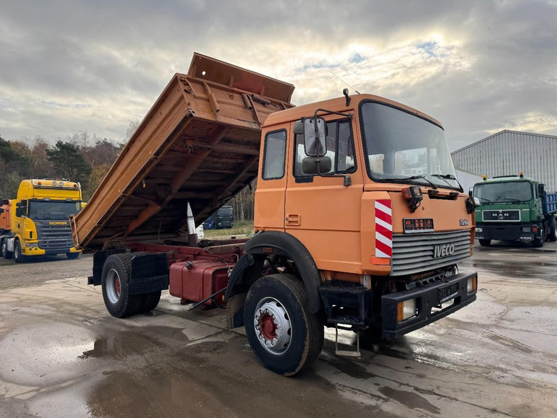 Iveco Turbostar 190 - 30 (BIG AXLE & STEEL SUSPENSION / GRAND PONT & LAMES / 6 CYLINDER WITH RADIATOR) - Camião basculante: foto 3 Iveco Turbostar 190 - 30 (BIG AXLE & STEEL SUSPENSION / GRAND PONT & LAMES / 6 CYLINDER WITH RADIATOR) - Camião basculante: foto 3