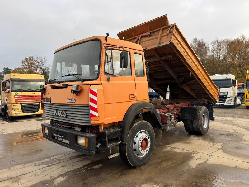 Iveco Turbostar 190 - 30 (BIG AXLE & STEEL SUSPENSION / GRAND PONT & LAMES / 6 CYLINDER WITH RADIATOR) - Camião basculante: foto 1 Iveco Turbostar 190 - 30 (BIG AXLE & STEEL SUSPENSION / GRAND PONT & LAMES / 6 CYLINDER WITH RADIATOR) - Camião basculante: foto 1