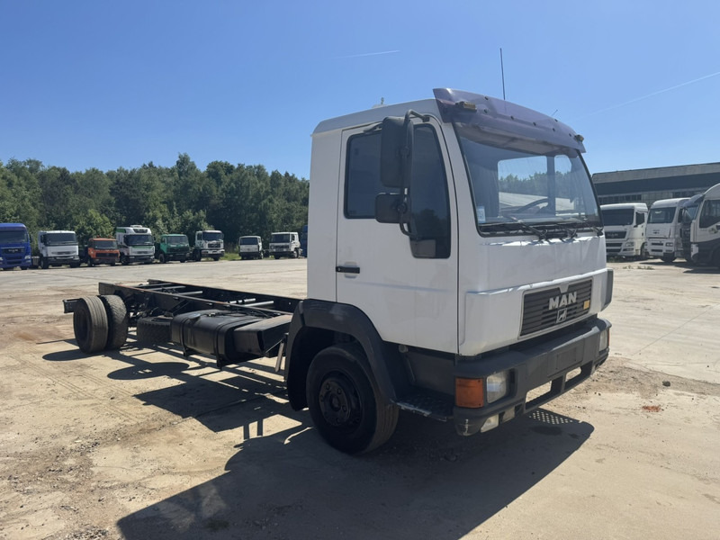 MAN 12.224 (MANUAL GEARBOX / EURO 2 / BELGIAN TRUCK IN GOOD CONDITION !!!) - Camião chassi: foto 4 MAN 12.224 (MANUAL GEARBOX / EURO 2 / BELGIAN TRUCK IN GOOD CONDITION !!!) - Camião chassi: foto 4