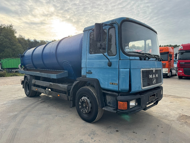 MAN 18.232 (12.000L / STEEL SUSPENSION / 6 CYLINDER WITH MANUAL PUMP) - Caminhão limpa fossa: foto 3 MAN 18.232 (12.000L / STEEL SUSPENSION / 6 CYLINDER WITH MANUAL PUMP) - Caminhão limpa fossa: foto 3
