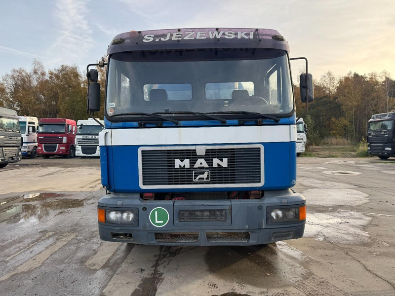 MAN 18.264 (12000 L / 6 CYLINDER / EURO 2 / MANUAL GEARBOX / BOITE MANUELLE) - Caminhão limpa fossa: foto 2 MAN 18.264 (12000 L / 6 CYLINDER / EURO 2 / MANUAL GEARBOX / BOITE MANUELLE) - Caminhão limpa fossa: foto 2