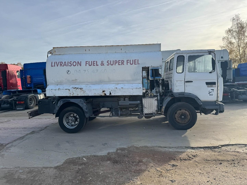 Renault S 150 SUSPENSION LAMES / 7000 L / POMPE & BOITE MANUELLE / CAMION FRANCAIS!!!) - Caminhão tanque: foto 4 Renault S 150 SUSPENSION LAMES / 7000 L / POMPE & BOITE MANUELLE / CAMION FRANCAIS!!!) - Caminhão tanque: foto 4