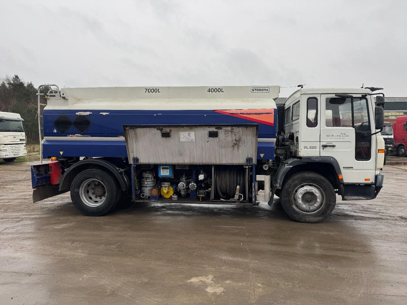 Volvo FL 6 - 220 (11000 L / 2 COMPARTMENTS / 18 TON / MANUAL GEARBOX / PERFECT) - Caminhão tanque: foto 4 Volvo FL 6 - 220 (11000 L / 2 COMPARTMENTS / 18 TON / MANUAL GEARBOX / PERFECT) - Caminhão tanque: foto 4