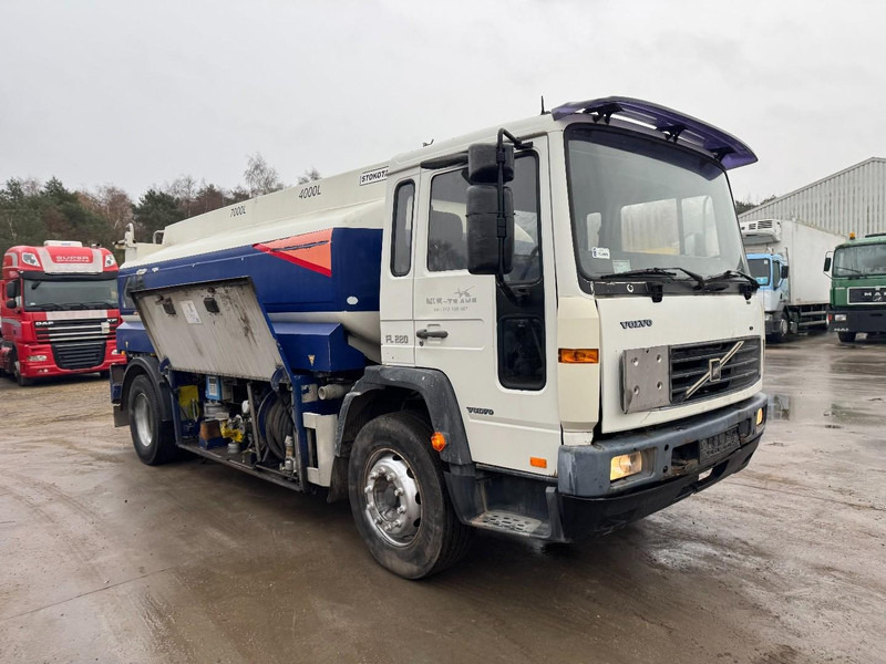 Volvo FL 6 - 220 (11000 L / 2 COMPARTMENTS / 18 TON / MANUAL GEARBOX / PERFECT) - Caminhão tanque: foto 3 Volvo FL 6 - 220 (11000 L / 2 COMPARTMENTS / 18 TON / MANUAL GEARBOX / PERFECT) - Caminhão tanque: foto 3