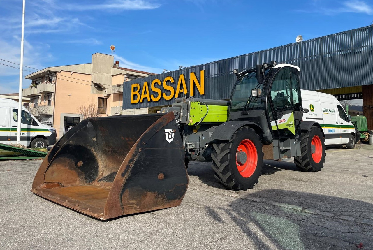 CLAAS TELESCOPICO SCORPION 10.33 - Empilhador telescópico: foto 1 CLAAS TELESCOPICO SCORPION 10.33 - Empilhador telescópico: foto 1