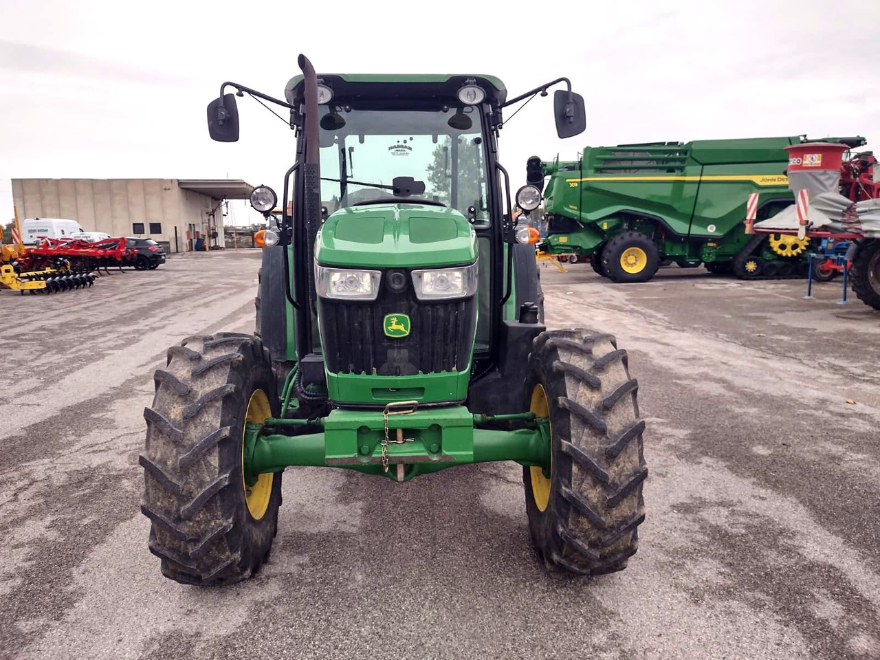 JOHN DEERE 5090 G - Trator: foto 4 JOHN DEERE 5090 G - Trator: foto 4