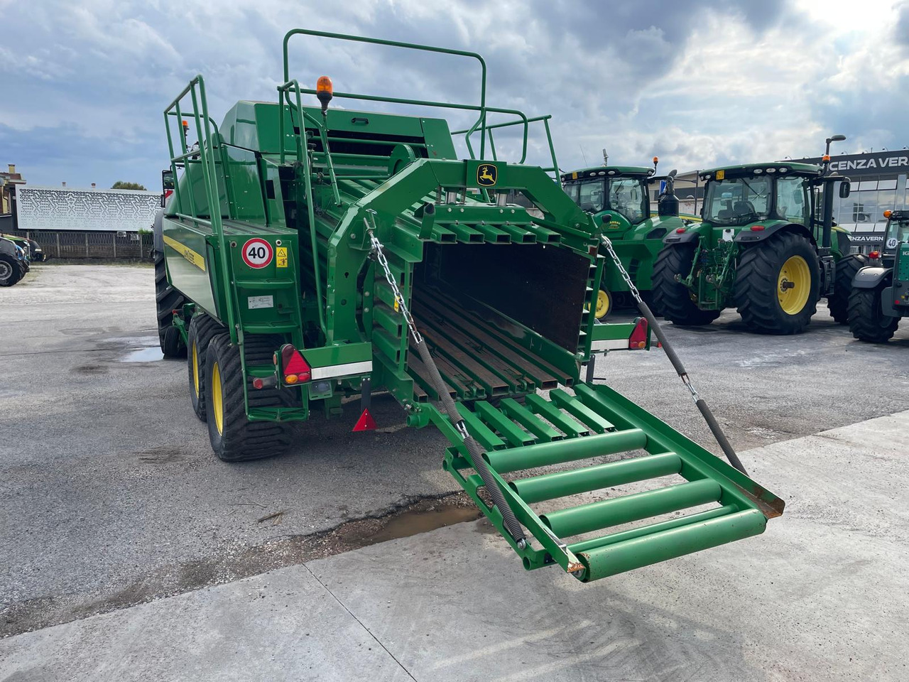 JOHN DEERE PRESSA L1534 - Enfardadeira de fardos quadrados: foto 3 JOHN DEERE PRESSA L1534 - Enfardadeira de fardos quadrados: foto 3