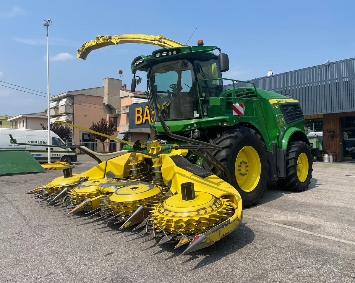 JOHN DEERE TRINCIA 9700i - Picadora de forragem automotriz: foto 1 JOHN DEERE TRINCIA 9700i - Picadora de forragem automotriz: foto 1
