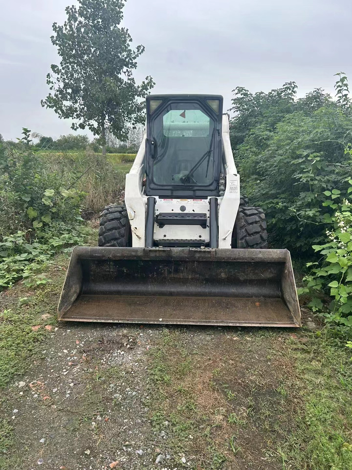 BOBCAT S300 - Mini pá carregadora: foto 2 BOBCAT S300 - Mini pá carregadora: foto 2