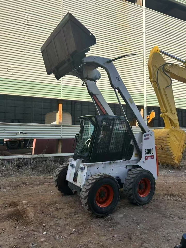 BOBCAT s300 - Mini pá carregadora: foto 5 BOBCAT s300 - Mini pá carregadora: foto 5