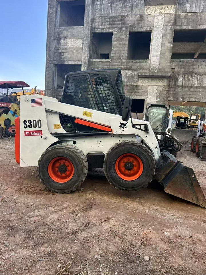 BOBCAT s300 - Mini pá carregadora: foto 2 BOBCAT s300 - Mini pá carregadora: foto 2