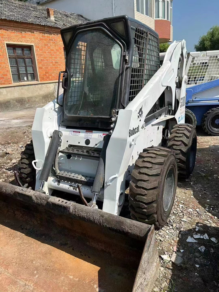 BOBCAT s300 - Mini pá carregadora: foto 1 BOBCAT s300 - Mini pá carregadora: foto 1