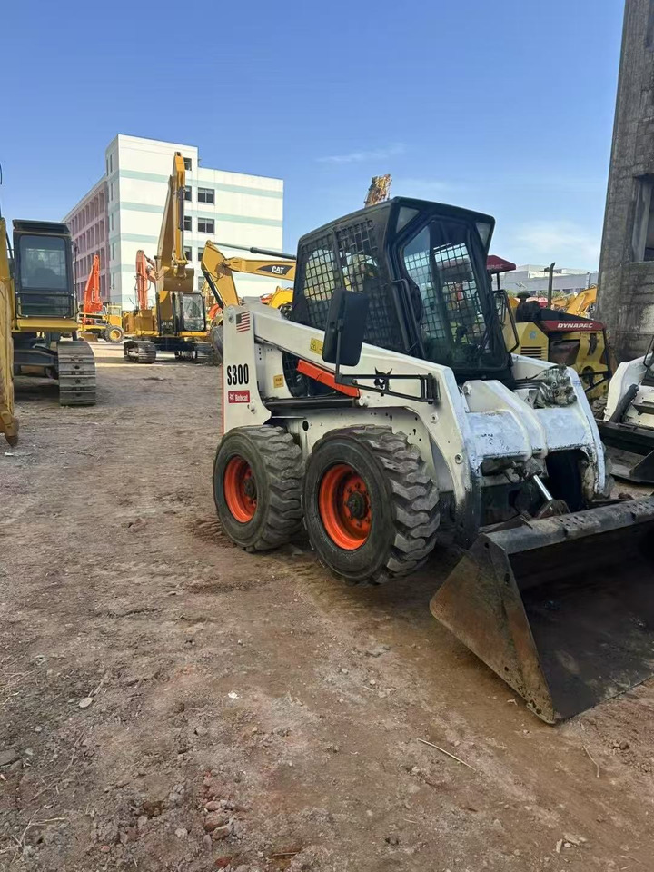 BOBCAT s300 - Mini pá carregadora: foto 3 BOBCAT s300 - Mini pá carregadora: foto 3