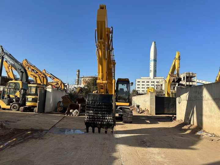 Budget-Friendly Cat 325BL Excavator| Original Parts, No Major Repairs, Global Shipping Available! - Escavadora de rastos: foto 4 Budget-Friendly Cat 325BL Excavator| Original Parts, No Major Repairs, Global Shipping Available! - Escavadora de rastos: foto 4