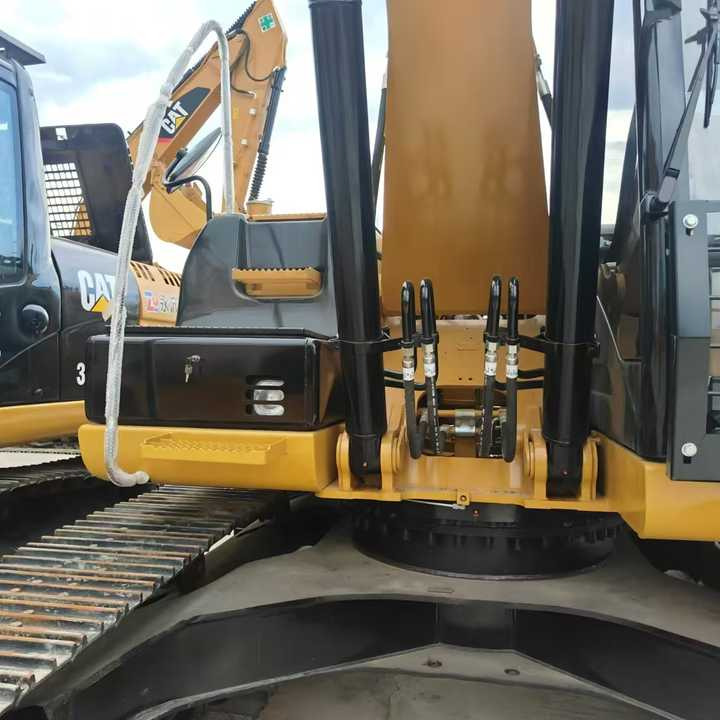 CAT second-hand 323D excavator sold at low price and in very good condition Japanese original hydraulic crawler excavator - Escavadeira: foto 5 CAT second-hand 323D excavator sold at low price and in very good condition Japanese original hydraulic crawler excavator - Escavadeira: foto 5
