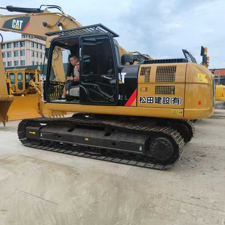 CAT second-hand 323D excavator sold at low price and in very good condition Japanese original hydraulic crawler excavator - Escavadeira: foto 2 CAT second-hand 323D excavator sold at low price and in very good condition Japanese original hydraulic crawler excavator - Escavadeira: foto 2
