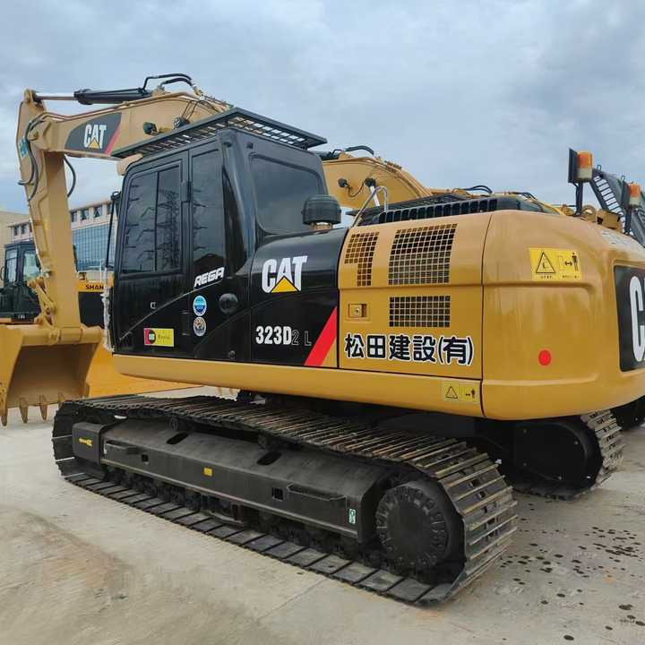 CAT second-hand 323D excavator sold at low price and in very good condition Japanese original hydraulic crawler excavator - Escavadeira: foto 1 CAT second-hand 323D excavator sold at low price and in very good condition Japanese original hydraulic crawler excavator - Escavadeira: foto 1