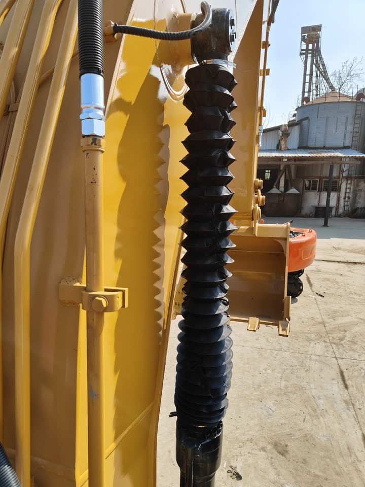 Escavadora de rastos CATERPILLAR 320d: foto 15