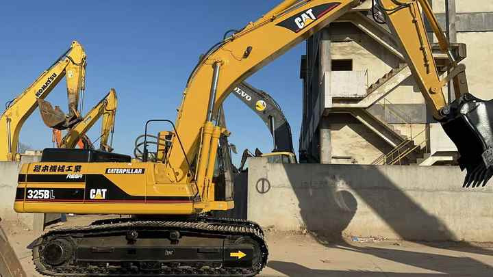 Cat325B Low Working Time CAT 320 325D 315D Excavator Caterpillar Used 25ton Cat325B Medium Size Digger - Escavadeira: foto 2 Cat325B Low Working Time CAT 320 325D 315D Excavator Caterpillar Used 25ton Cat325B Medium Size Digger - Escavadeira: foto 2