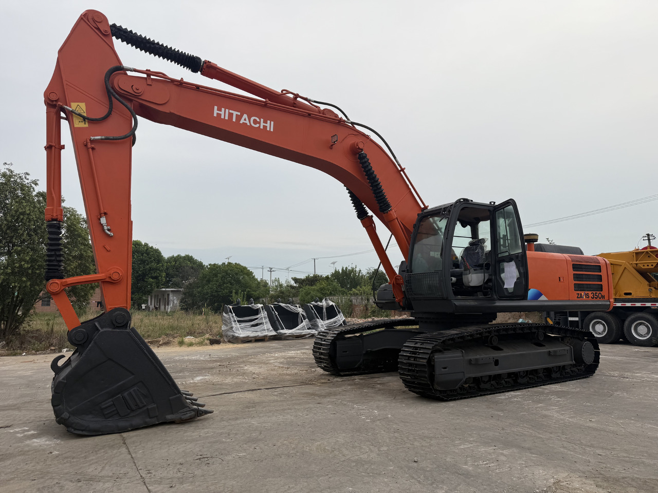 HITACHI used hitachi 350-5g excavator - Escavadora de rastos: foto 1 HITACHI used hitachi 350-5g excavator - Escavadora de rastos: foto 1