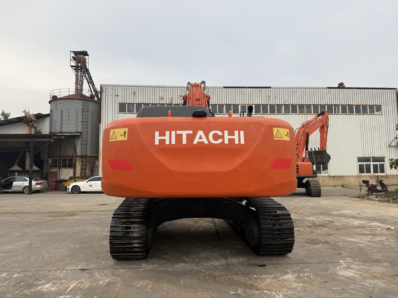 HITACHI used hitachi 350-5g excavator - Escavadora de rastos: foto 4 HITACHI used hitachi 350-5g excavator - Escavadora de rastos: foto 4