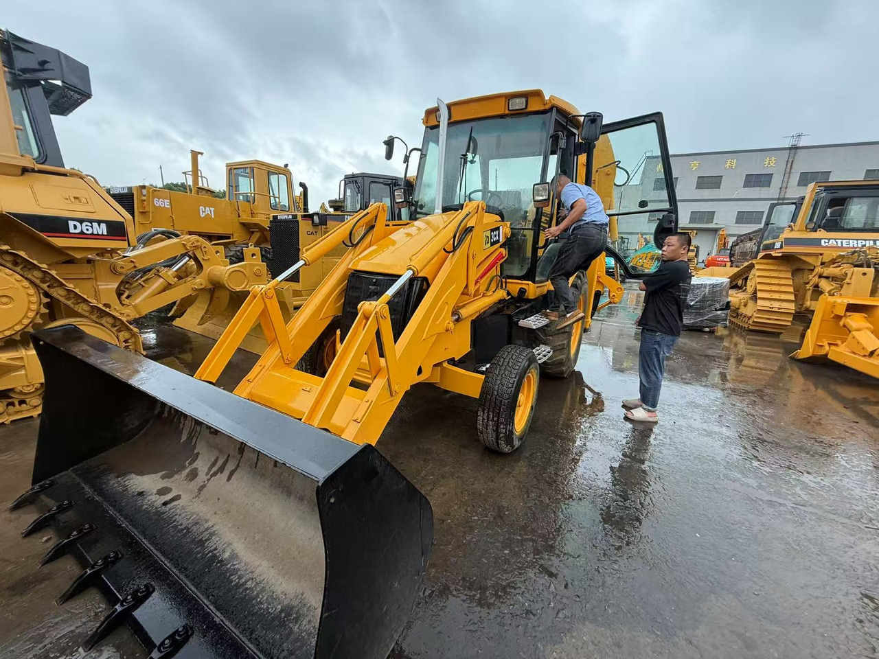 JCB 3CX - Escavadeira de rodas: foto 1 JCB 3CX - Escavadeira de rodas: foto 1