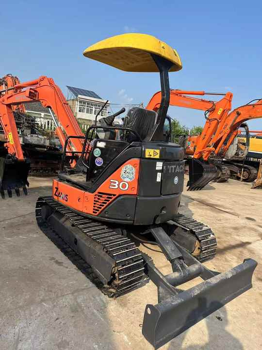 Mini 3-Ton Excavator used Hitachi ZX30 excavator with Excellent Performance and Low Price for sale! - Escavadeira: foto 1 Mini 3-Ton Excavator used Hitachi ZX30 excavator with Excellent Performance and Low Price for sale! - Escavadeira: foto 1
