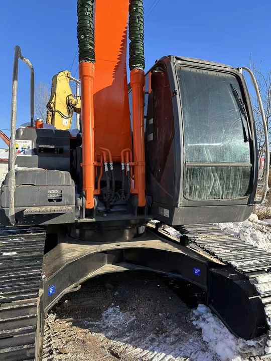 Original Japan Hitachi ZX200-3 Excavator Hitachi Excavator in Low Price for Hot Sale - Escavadora de rastos: foto 5 Original Japan Hitachi ZX200-3 Excavator Hitachi Excavator in Low Price for Hot Sale - Escavadora de rastos: foto 5