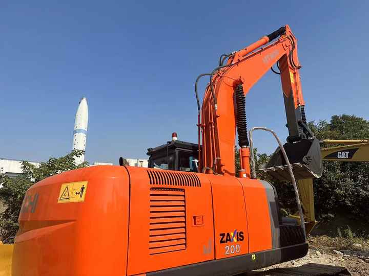 Original Japan Hitachi ZX200-3 Excavator Hitachi Excavator in Low Price for Hot Sale - Escavadora de rastos: foto 5 Original Japan Hitachi ZX200-3 Excavator Hitachi Excavator in Low Price for Hot Sale - Escavadora de rastos: foto 5