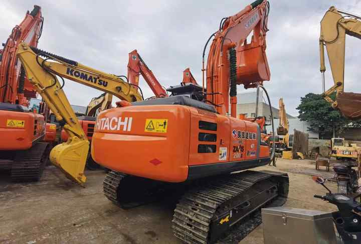 Original Japan Hitachi ZX200-3 Excavator Hitachi Excavator in Low Price for Hot Sale - Escavadora de rastos: foto 4 Original Japan Hitachi ZX200-3 Excavator Hitachi Excavator in Low Price for Hot Sale - Escavadora de rastos: foto 4