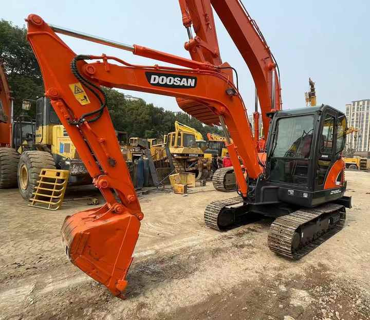 Second Hand Doosan Dx-60 Excavator for Sale - Escavadeira: foto 1 Second Hand Doosan Dx-60 Excavator for Sale - Escavadeira: foto 1