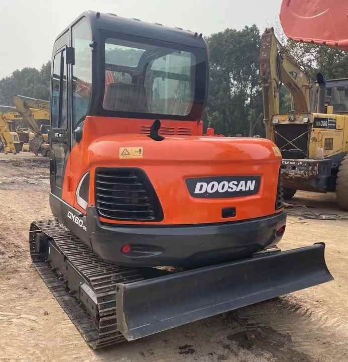 Second Hand Doosan Dx-60 Excavator for Sale - Escavadeira: foto 2 Second Hand Doosan Dx-60 Excavator for Sale - Escavadeira: foto 2