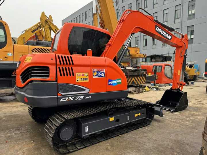 Second Hand Doosan Dx-75 Excavator for Sale - Escavadeira: foto 3 Second Hand Doosan Dx-75 Excavator for Sale - Escavadeira: foto 3
